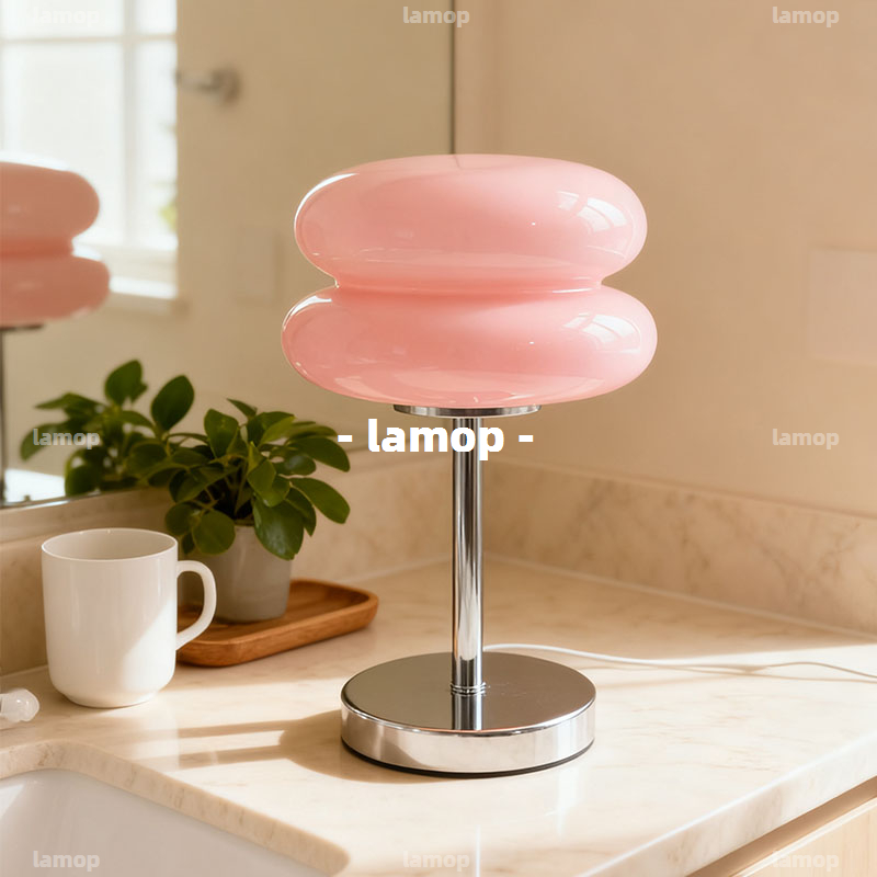 Lighting Decor Bedroom - โคมไฟตั้งโต๊ะข้างเตียงสไตล์เรโทรสีครีม ดีไซน์เนอร์บาวาเฮาส์จากเดนมาร์กในยุคกลางศตวรรษ ให้แสงสว่างบรรยากาศตกแต่งห้องนอน ชั้นวางของในร่ม